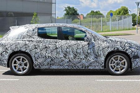 Erlkönig Mercedes EQC Crossover