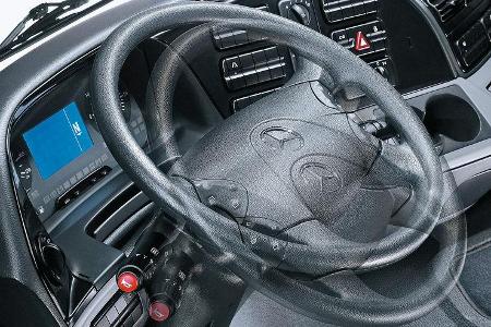 Mercedes Lkw-Cockpit Historie
