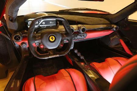 Ferrari LaFerrari, Cockpit