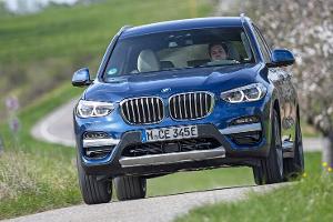 BMW X3 stürzt ab