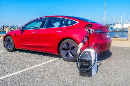 03/2021, SparkCharge Roadie transportabler Schnelllader 03/2021, SparkCharge Roadie transportabler Schnelllader