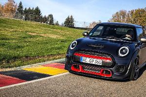 Über-Mini liegt tiefer und fetzt flotter ums Eck