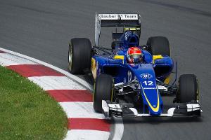 Nasr kracht mit 7,8 g in die Wand