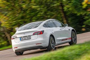 Hyundai Ioniq Elektro, Kia e-Niro, Tesla Model 3, VW ID.3