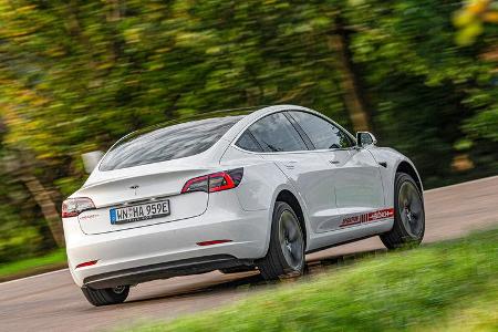 Hyundai Ioniq Elektro, Kia e-Niro, Tesla Model 3, VW ID.3