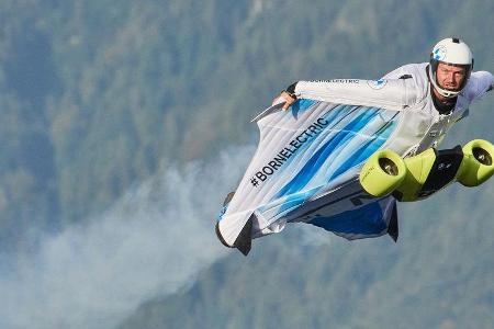 Elektro Wingsuit Peter Salzmann BMW Elektro Wingsuit Peter Salzmann BMW