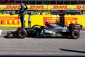 Hamilton gewinnt Chaos-Rennen