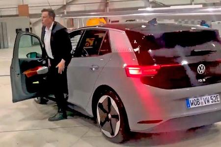 Elon Musk bei Herbert Diess VW ID.3 Elon Musk bei Herbert Diess VW ID.3