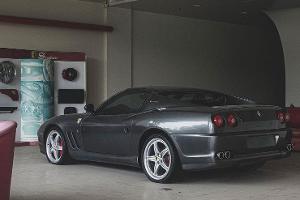 Hier verstauben Porsche, Corvette und Ferrari