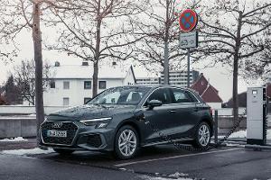 Harmonie unter der Haube, Enge im Kofferraum