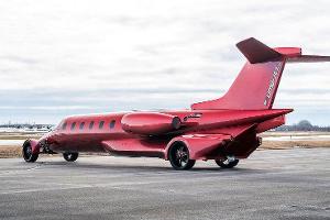 Privatjet mit Rädern und Straßenzulassung