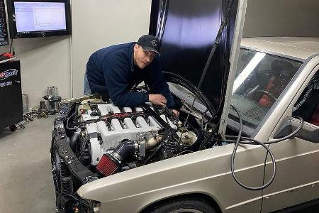 04/2020, Mercedes 190 mit V12-Motor
