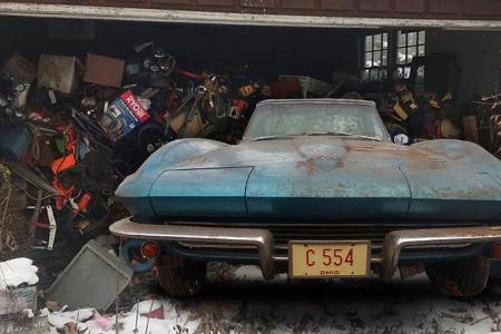 Corvette unter Müllhaufen gefunden Corvette unter Müllhaufen gefunden