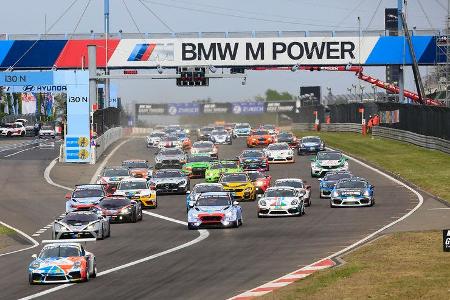 Start - Gruppe 2 - 24h-Rennen Nürburgring - Nordschleife - Samstag - 12.5.2018