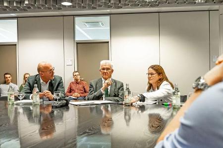 Ministerpräsident Winfried Kretschmann Redaktionsbesuch auto motor und sport