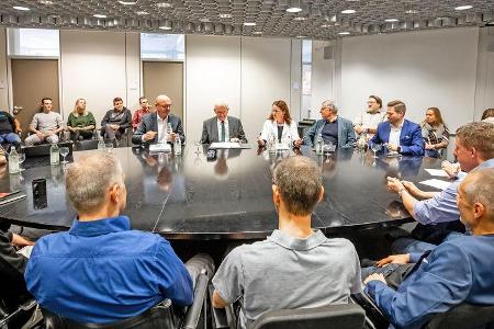 Ministerpräsident Winfried Kretschmann Redaktionsbesuch auto motor und sport