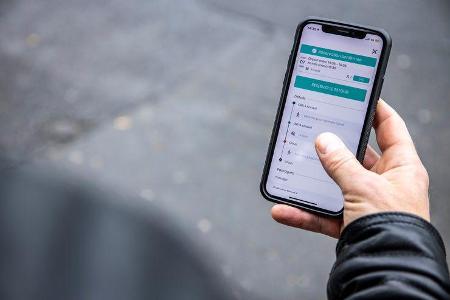 100 ausgewählte Nutzer können das Ridessharing über eine App buchen.