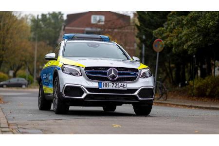 Polizei Hamburg: Auf Streife mit der Brennstoffzelle von Mercedes-Benz: Polizeipräsident Ralf Martin Meyer übernimmt den wel... Polizei Hamburg: Auf Streife mit der Brennstoffzelle von Mercedes-Benz: Polizeipräsident Ralf Martin Meyer übernimmt den wel...