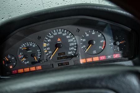 Mercedes-Benz S600, Rundinstrumente