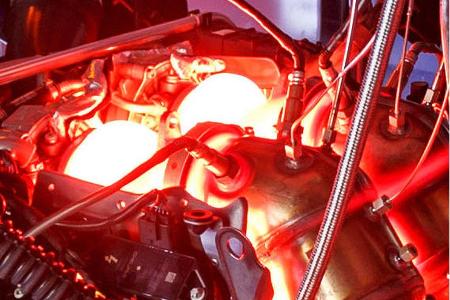 Motor Mercedes AMG GT, Prüfstand, glühend Turbolader Motor Mercedes AMG GT, Prüfstand, glühend Turbolader