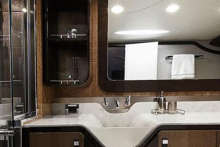 09/2019, Lexus Yacht LY 650