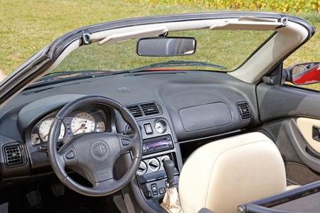 MGF, Cockpit