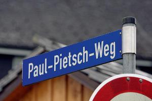 Straßennamen-Schilder zum Ertasten