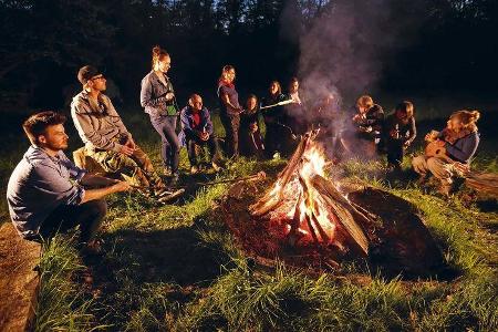 Wer sitzt nicht gerne am Lagerfeuer und röstet Marshmallows? Wir haben einige Rezepte für ein ganzes Menü zusammengestellt, ... Wer sitzt nicht gerne am Lagerfeuer und röstet Marshmallows? Wir haben einige Rezepte für ein ganzes Menü zusammengestellt, ...
