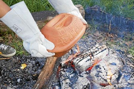 Spielzeug für Feuer Teufel: Verletzen Sie sich nicht und benutzen Sie die richtigen Utensilien, damit Sie sich nicht verbren...