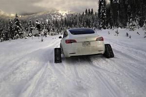 Tesla Model 3 als Schneemobil