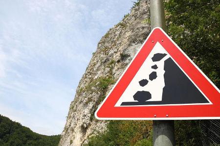 Verkehrsschild Felssturz Verkehrsschild Felssturz