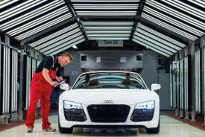 A8, R8 mit Nachfrage-, E-Tron mit Akkumangel