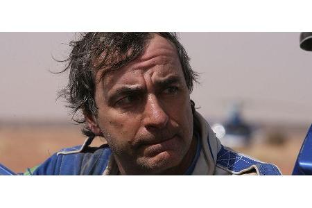 ... und Carlos Sainz beendeten die Etappe am Abschlepphaken. Für beide rückte der Sieg in unerreichbare Ferne.