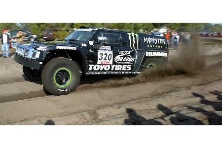 Für großes Aufesehen und einen Etappen-Erfolg sorgte auch Robby Gordon mit seinem Hummer-Buggy.