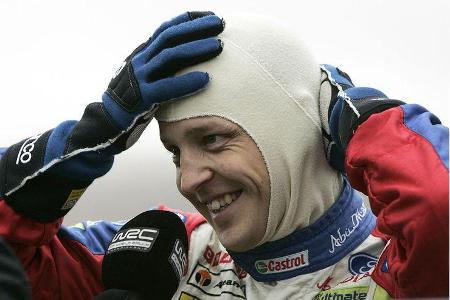 Auch Vize-Weltmeister Mikko Hirvonen legte eine unfreiwillige Stunt-Einlage ein.