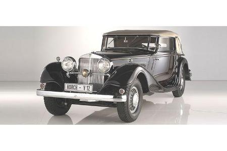 Dr. Ulrich und Thresia Hackenberg auf Horch 670 V 12: 6,0-Liter-V12, 120 PS,Baujahr 1932, Team Volkswagen.