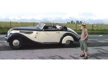 Detlef Kaluza und Ingeborg Kaluza auf BMW 327 Cabrio: 2,0-Liter-Reihensechszylinder, 55 PS, Baujahr 1939, Team Zeitenströmung