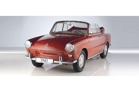 Prof. Dr. Wilfried Bockelmann und Hubert Kemper auf VW 1500 Cabriolet (Prototyp): 1,5-Liter-Vierzylinder-Boxer, 45 PS, Bauja...