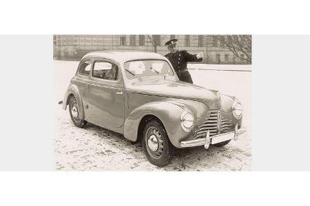 Maciej Musial und Julian Obrocki auf Skoda 1101 Tudor Limousine: 1,1-Liter-Reihenvierzylinder, 32 PS, Baujahr 1950
