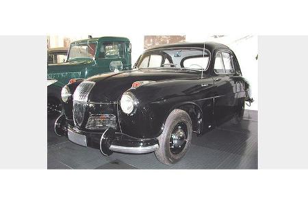 Dr. Thorsten Gaitzsch und Dr. Jochen Brüning auf Hanomag Partner: 700-ccm-Dreizylinder, 28 PS, Baujahr 1951, Karosserie Karmann