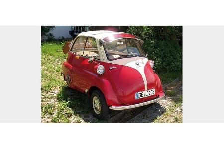 Dr. Gunther PleÃmann und Rosalina PleÃmann auf BMW Isetta 250: 250-ccm-Einzylinder, 12,5 PS, Baujahr 1958