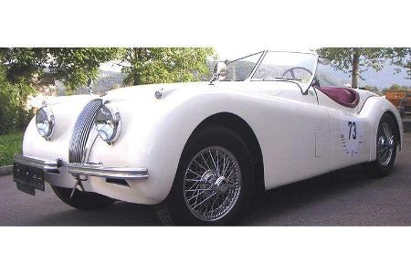 Dr. Kurt Wiederin und Michael Wiederin auf Jaguar XK 120 SE OTS: 3,4-Liter-Reihensechszylinder, 180 PS, Baujahr 1953, Team S...