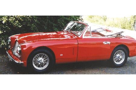 Prof. Dr. Manfred Niewiarra und Ingolf Döbbecke auf Aston Martin DB 2/4 DHC: 2,9-Liter-Reihensechszylinder, 148 PS, Baujahr ...
