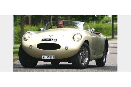 René Wymann und Gabriella Wymann auf Swallow Doretti Sports Prototyp: 2,0-Liter-Reihenvierzylinder, 110 PS, Baujahr 1954