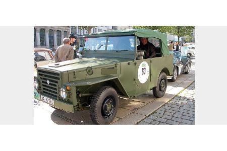 Dr. Hartmut Kaul und Michael Neumayer auf IFA Kübelwagen P2M: 2,4-Liter-Reihensechszylinder, 65 PS, Baujahr 1956