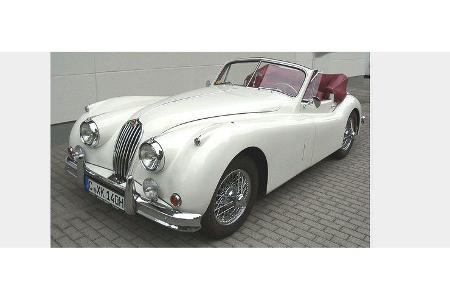 Michael Thiede und Patricia Thiede auf Jaguar XK 140 DHC: 3,5-Liter-Reihensechszylinder, 190 PS, Baujahr 1956.