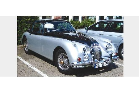 Dr. Klaus Uffelmann und Sabine Uffelmann auf Jaguar XK 150 FHC: 3,5-Liter-Reihensechszylinder, 210 PS, Baujahr 1958