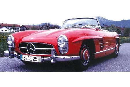 Herbert E. Graus und Rolf Baron von Hohenau auf Mercedes-Benz 300 SL Roadster: 3,0-Liter-Reihensechsylinder, 215 PS, Baujahr...