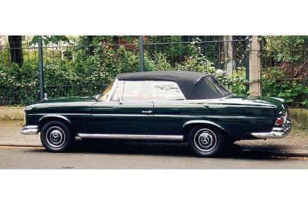 Christoph von Berg auf Mercedes-Benz 220 SEb Cabrio: 2,2-Liter-Reihensechszylinder, 120 PS, Baujahr 1962