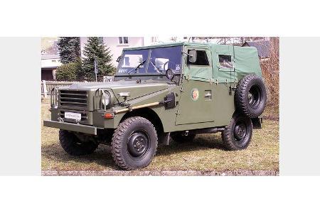 Lutz Heidel und Dr. Rainer Albrecht auf IWL P 3 Kübelwagen: 2,4-Liter-Reihensechszylinder, 75 PS, Baujahr 1964